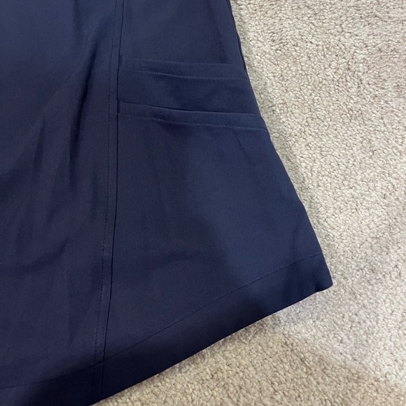 ClimateRight by CuddlDuds 6 Pocket Scrub Top - Picture 3 of 11